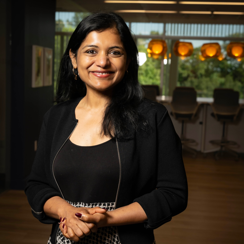 Divya's Headshot